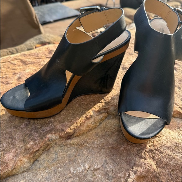 Michael KORS black leather and wood wedge heels ow my ! 🥰 size 8.5 - Picture 9 of 9